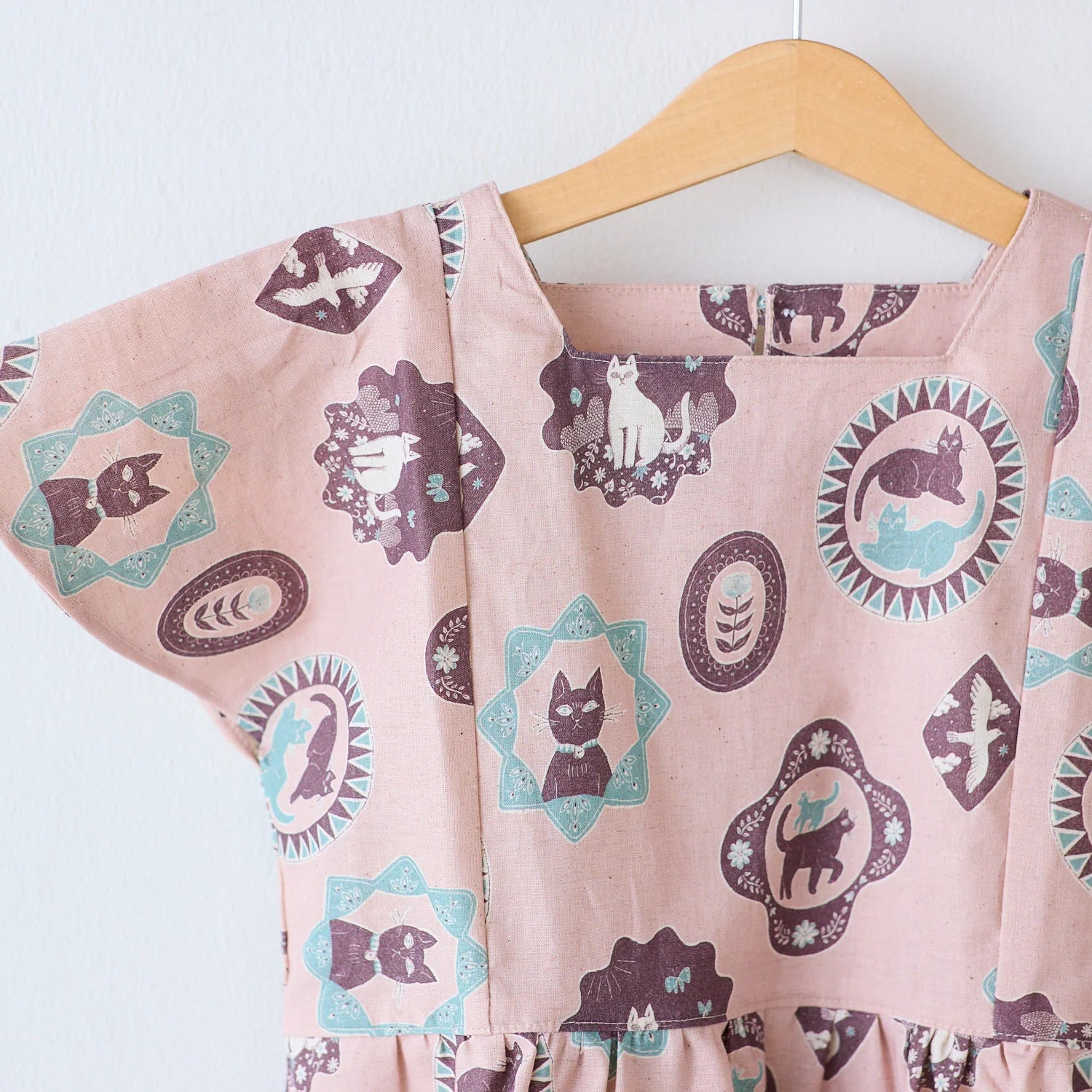 Sanae Sugimoto, Cat Days Cotton/Linen Sheeting, 1/4 yard