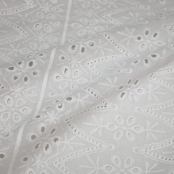 Remnant 101225, Cotton Embroidered Eyelet Fabric, 1.5 yard bolt end