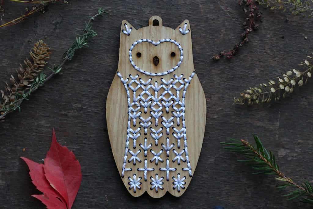 Kiriki D.I.Y Stitched Wood and White Ornament Kit