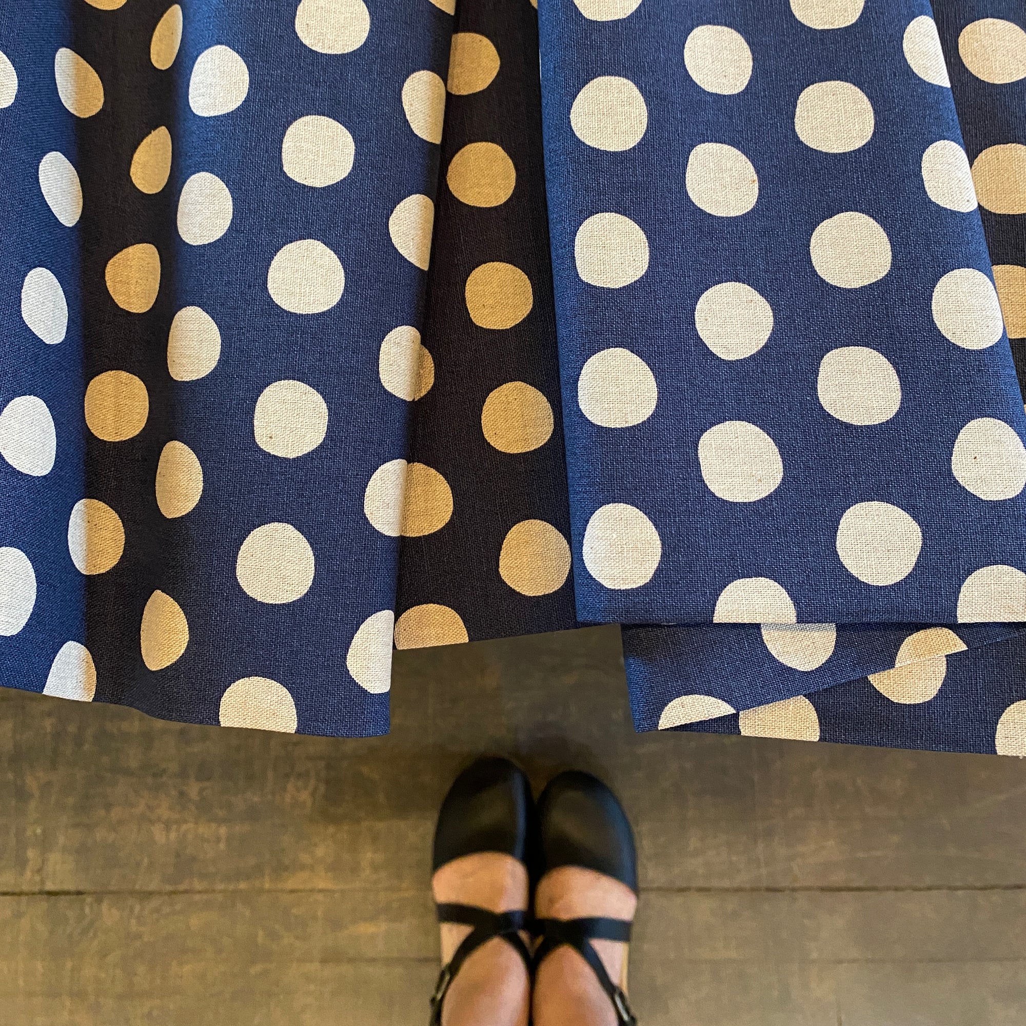 Sevenberry Canvas Natural Dots Cotton Flax Fabric, Natural on Navy, 1/4 yard