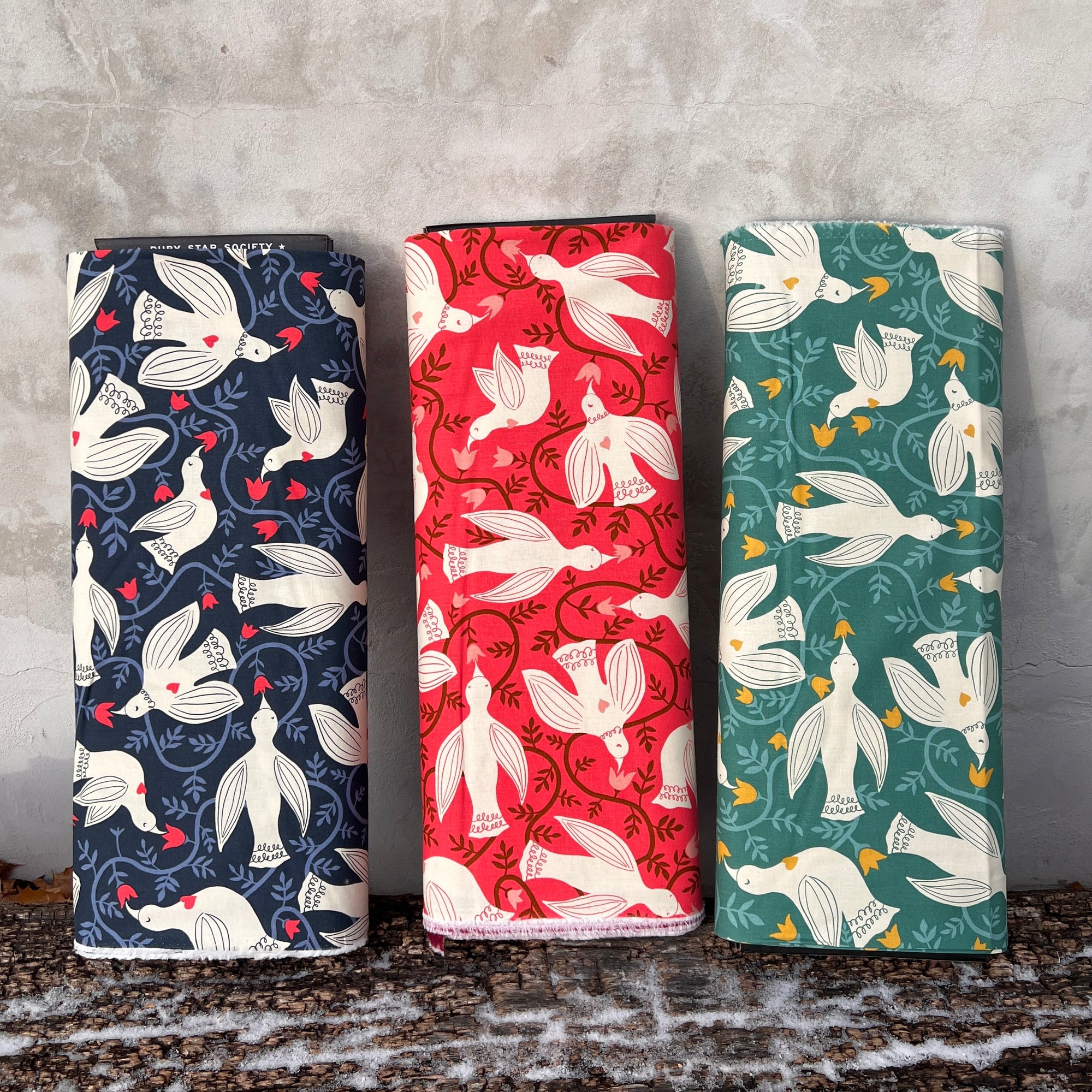 CANVAS Endpaper: Hummingbirds in Strawberry CANVAS Endpaper: Hummingbirds in Strawberry