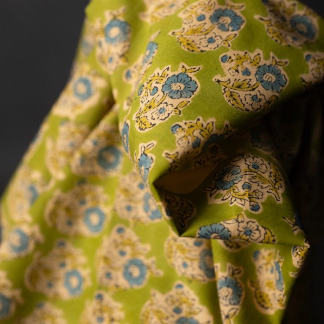 Cotton-Lightweight-Lawn, Voile, Batitste Tagged "floral fabric" Lakes Makerie Cotton-Lightweight-Lawn, Voile, Batitste Tagged "floral fabric" Lakes Makerie
